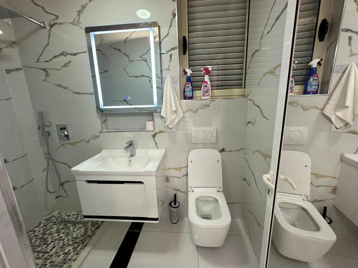 Esto'S Apartament Near Tirana Airport 1 - Self Checkin -Netflix - Free Parking Valias Luaran gambar