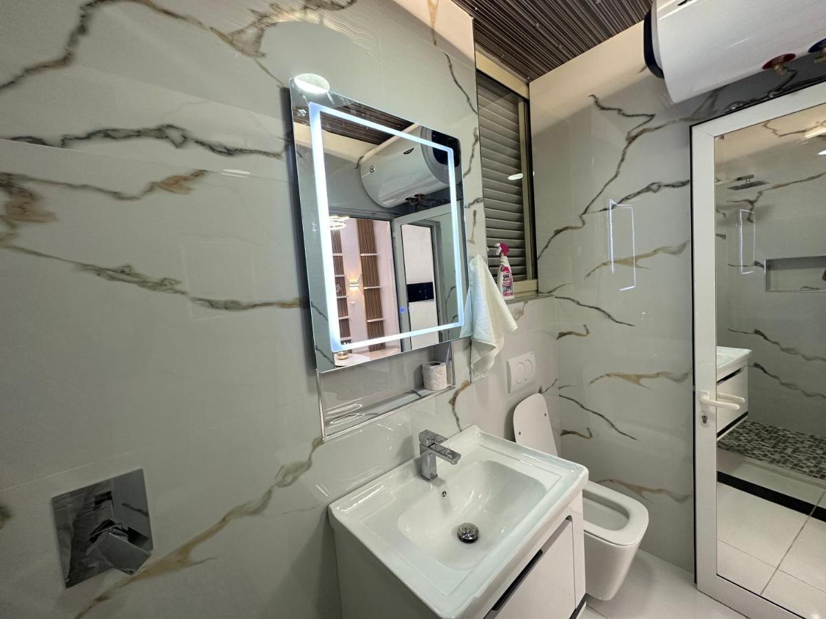 Esto'S Apartament Near Tirana Airport 1 - Self Checkin -Netflix - Free Parking Valias Luaran gambar